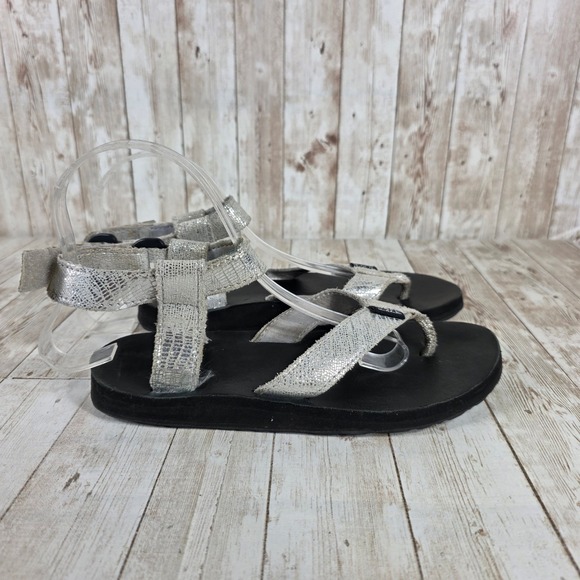 Teva Women's‎ Sandal Flip Flop Silver Glitter Adjustable Strap Size 6 - Picture 1 of 6